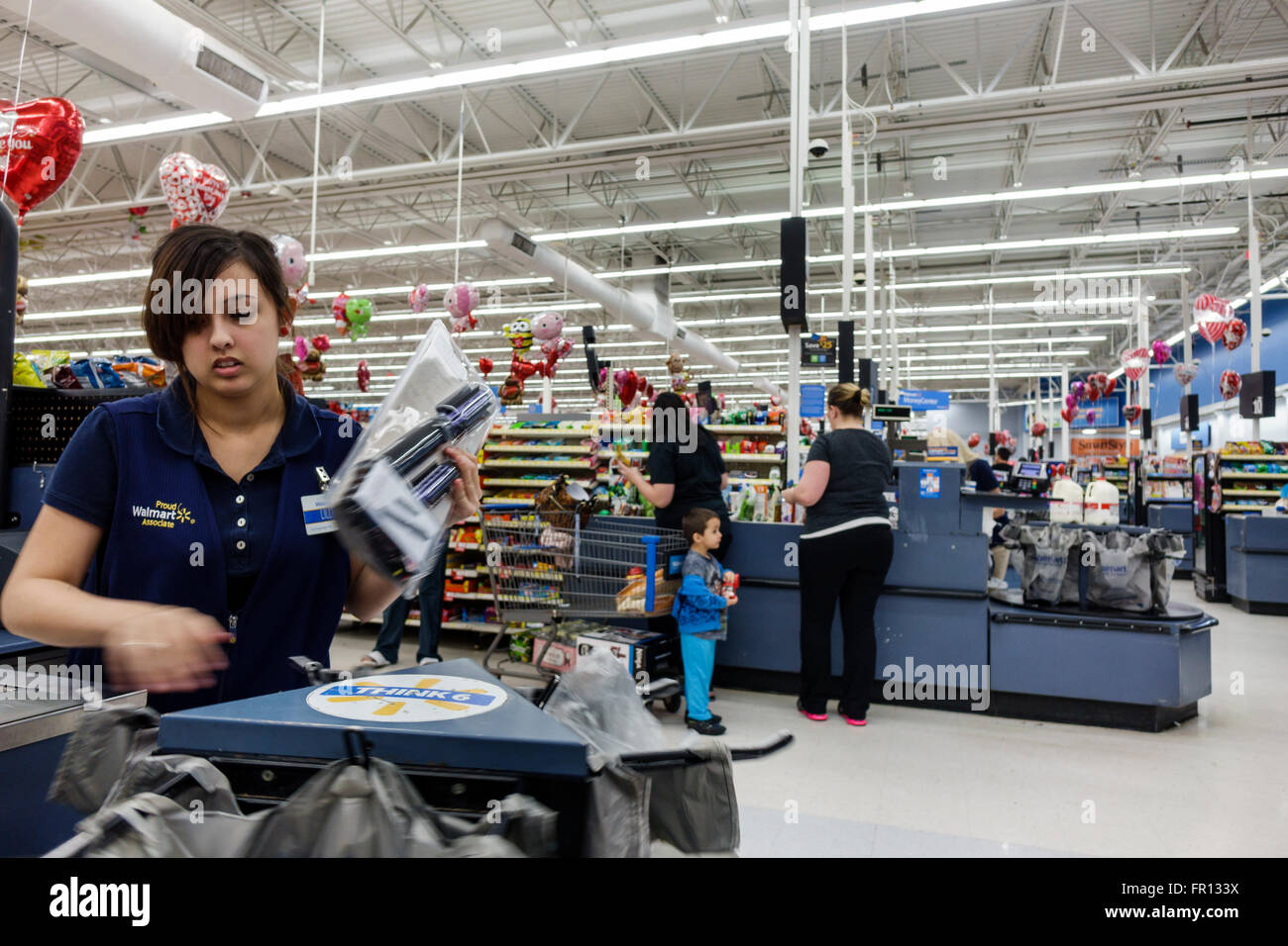 Florida,Sud,FL,New Port Richey,Walmart Big-Box,discount grandi magazzini,interior Inside,shopping shopper shopping negozi mercati di mercato marketp Foto Stock