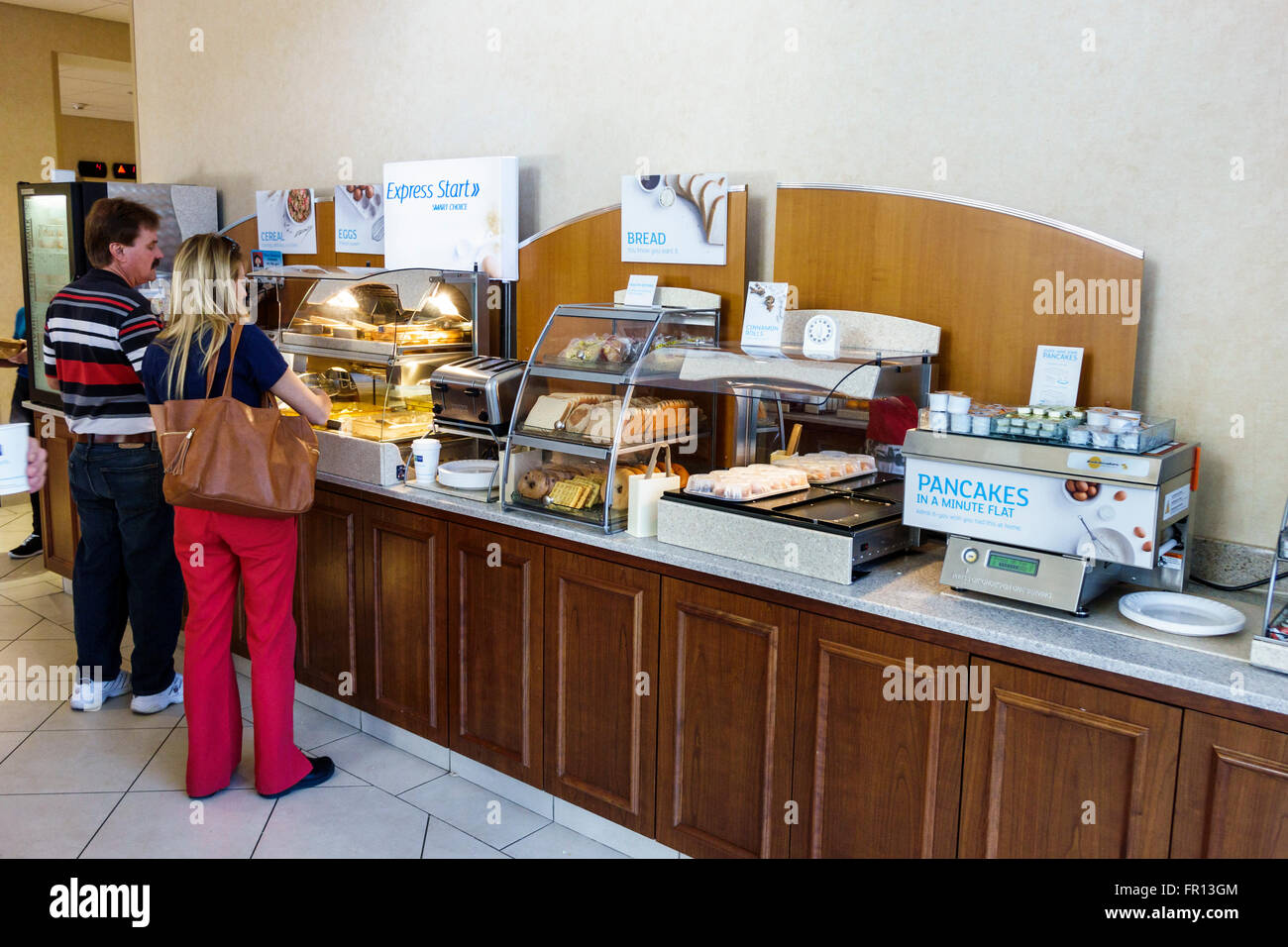 Florida,Sud,FL,New Port Richey,Holiday Inn Express,motel,hotel hotel alloggio motel,alloggio,sala colazione,buffet,self service,gratuito,include Foto Stock