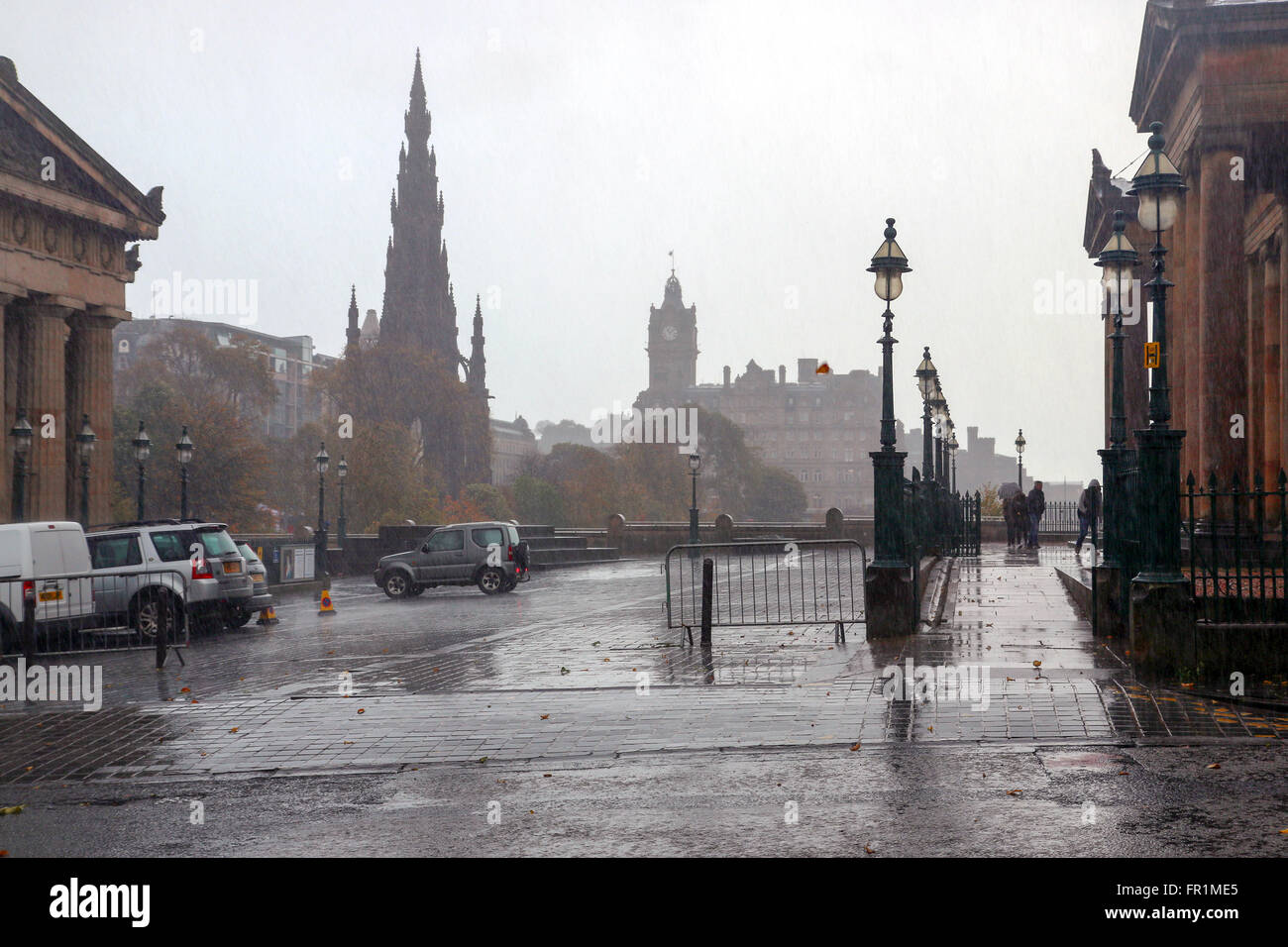 Un giorno di pioggia a Edimburgo in Scozia Foto Stock