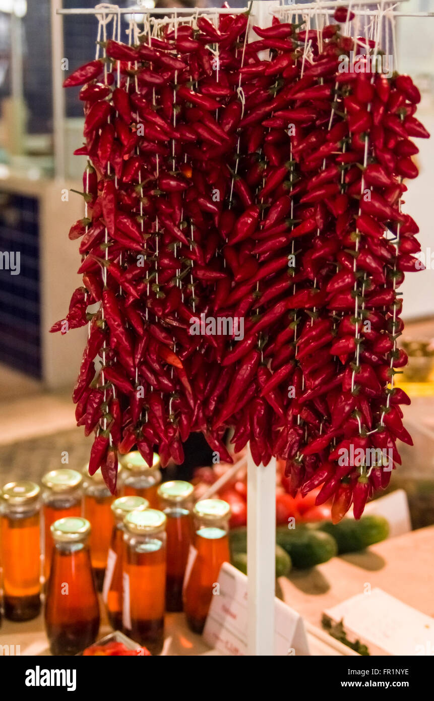 Peperoncino rosso, mercato giornaliero in città di Lagos, Algarve, Portogallo, Europa, peperoncino rosso, Foto Stock