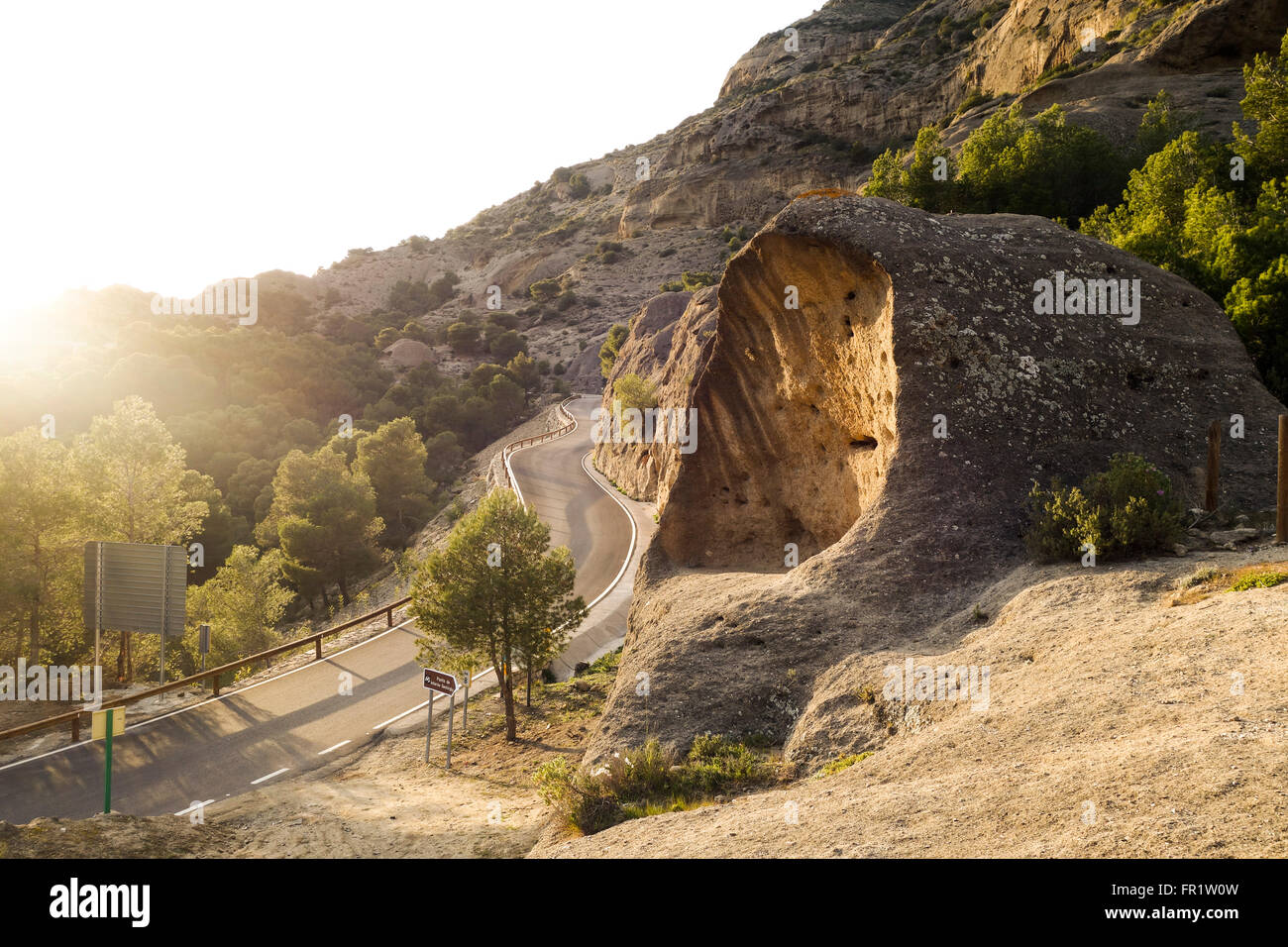Scavata boulder, tafoni, tafone roccia calcarea formazione al parco naturale di Ardales e El Chorro, mountain range, Andalusia, Spagna. Foto Stock
