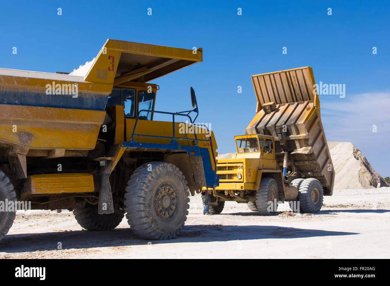 Grande retata carrello pronto per il grande lavoro in una miniera Foto Stock