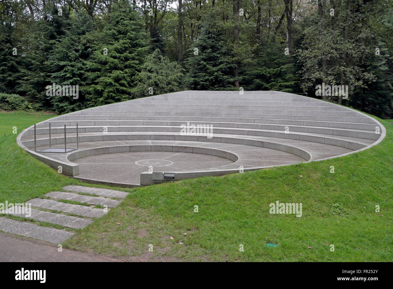 "Anfiteatro" da Marta Pan nel giardino di sculture del Museo Kröller-Müller, Hoge Veluwe National Park, Paesi Bassi. Foto Stock
