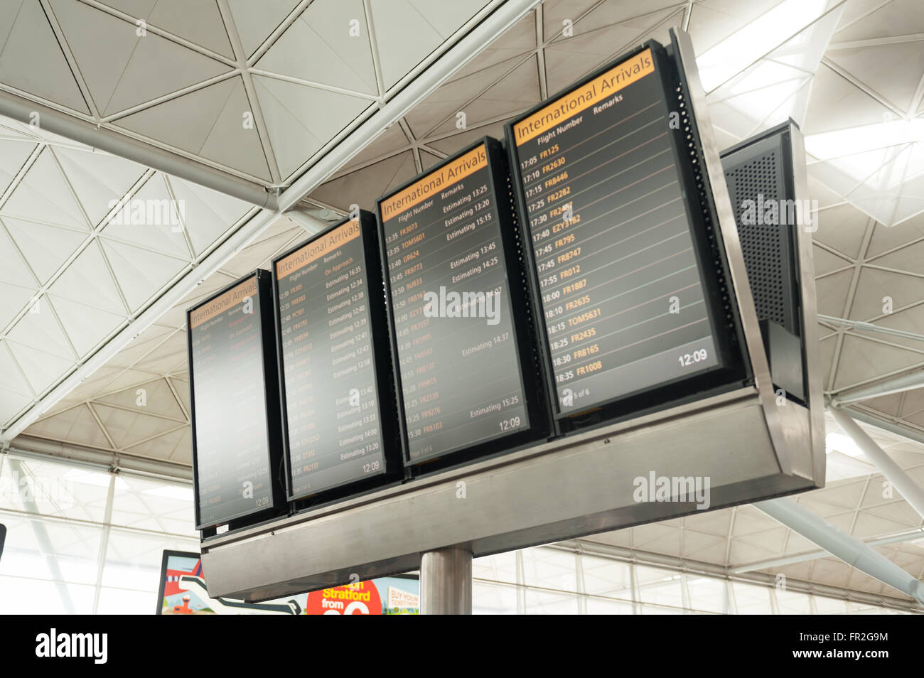 Aeroporto partenze arrivi voli internazionali in materia di attesa per le cancellazioni e per arrivi Foto Stock