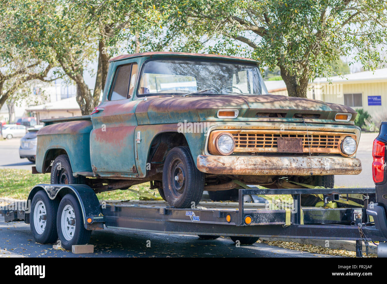 Vecchio arrugginito sul camion rimorchio in Fredericksburg, Texas Foto Stock