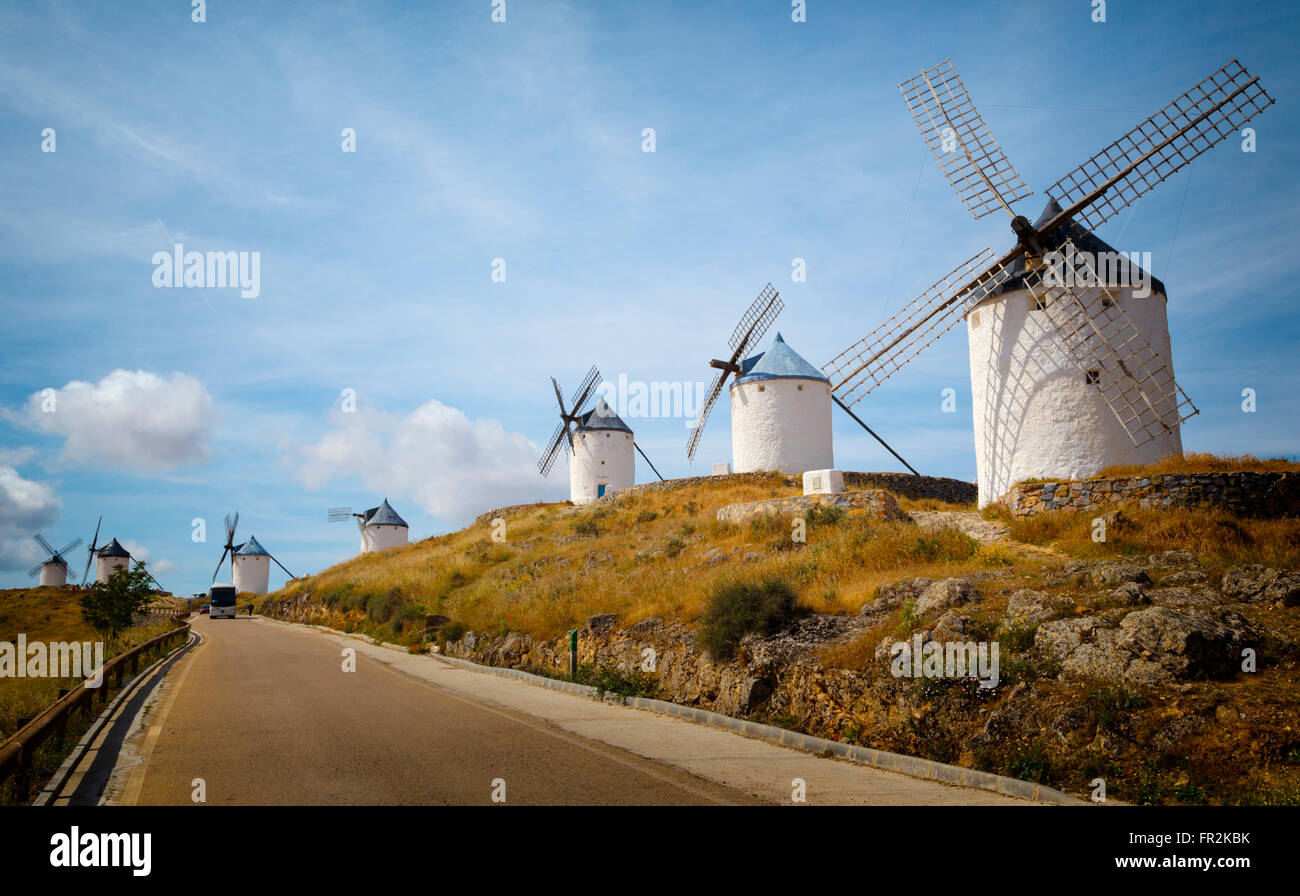 Consuegra, provincia di Toledo, Castilla-La Mancha, in Spagna. Mulini a vento. Foto Stock