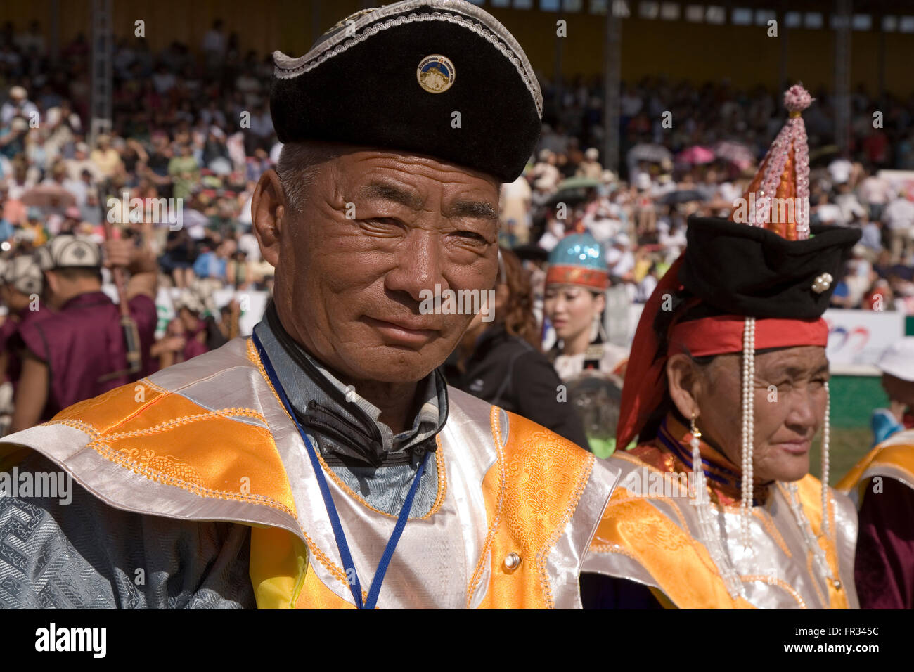 Più di 5.000 Mongoli - giovani e anziani -- visualizzare i costumi tradizionali del paese è di 20 diversi gruppi etnici. Foto Stock