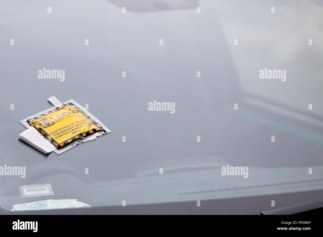 Parcheggio bene su un auto a Leeds. Foto Stock