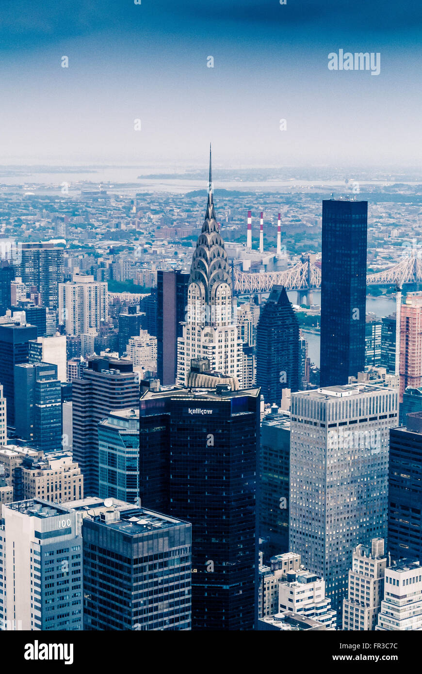 Il Chrysler Building, East Side del centro cittadino di Manhattan, New York City, Stati Uniti d'America. visto dall' Empire State Building Foto Stock