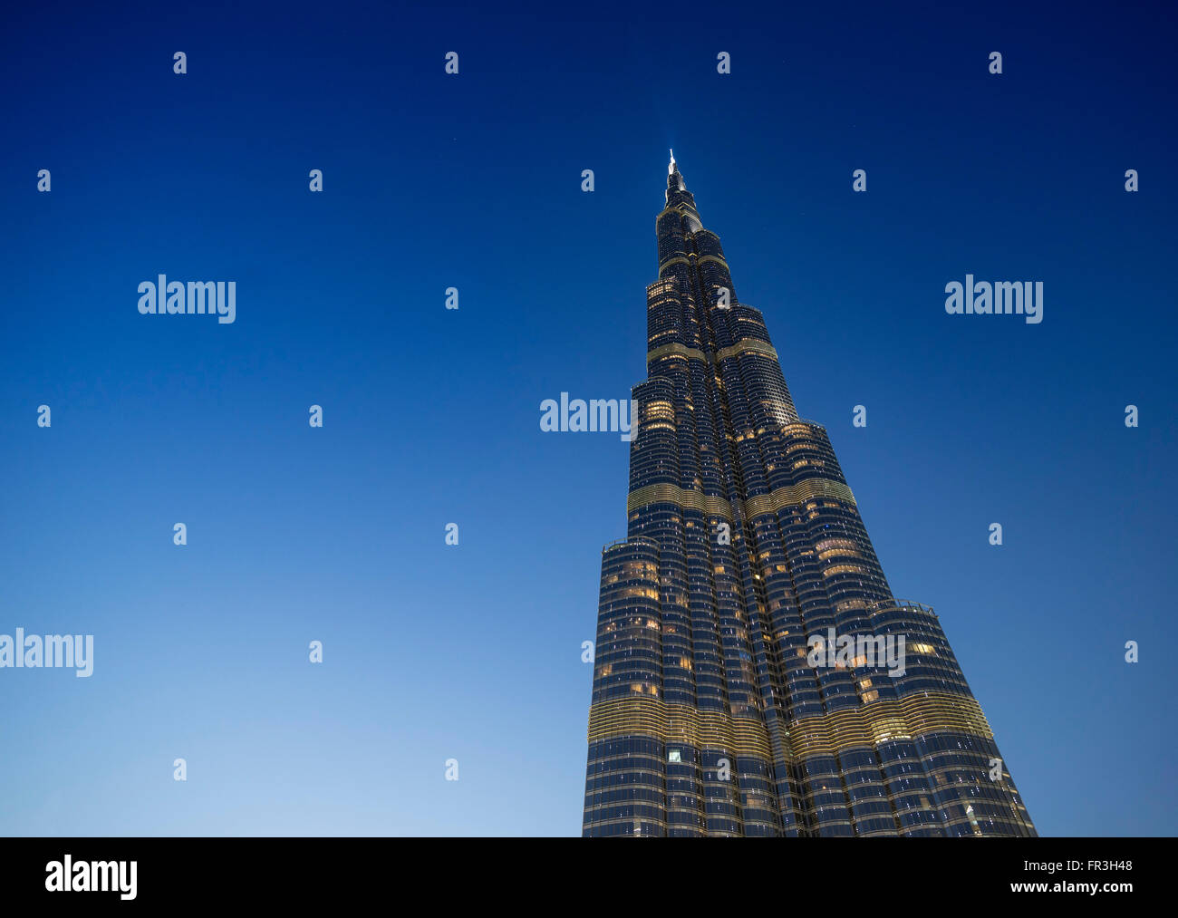 Vista del tramonto di Burj Khalifa Tower a Dubai Emirati Arabi Uniti Foto Stock