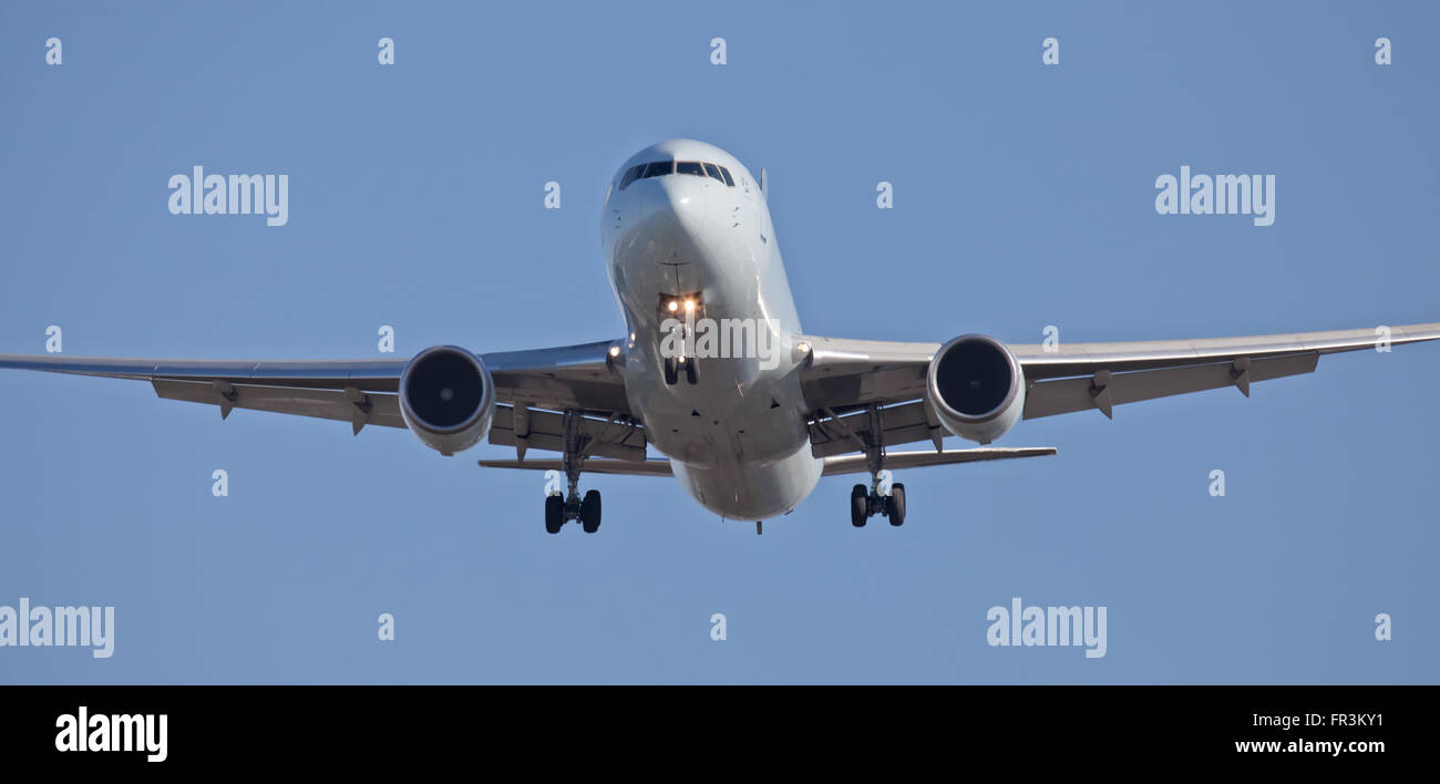 Air Canada Boeing 767 C-FFCA sull'approccio finale all'aeroporto londinese di Heathrow LHR Foto Stock