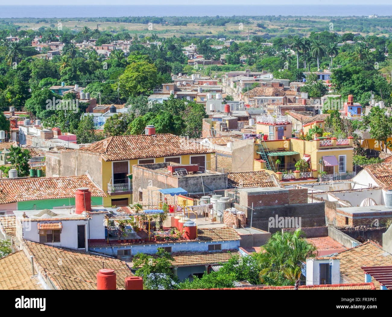 Vista sulla città di Trinidad, città in Cuba in un ambiente soleggiato Foto Stock