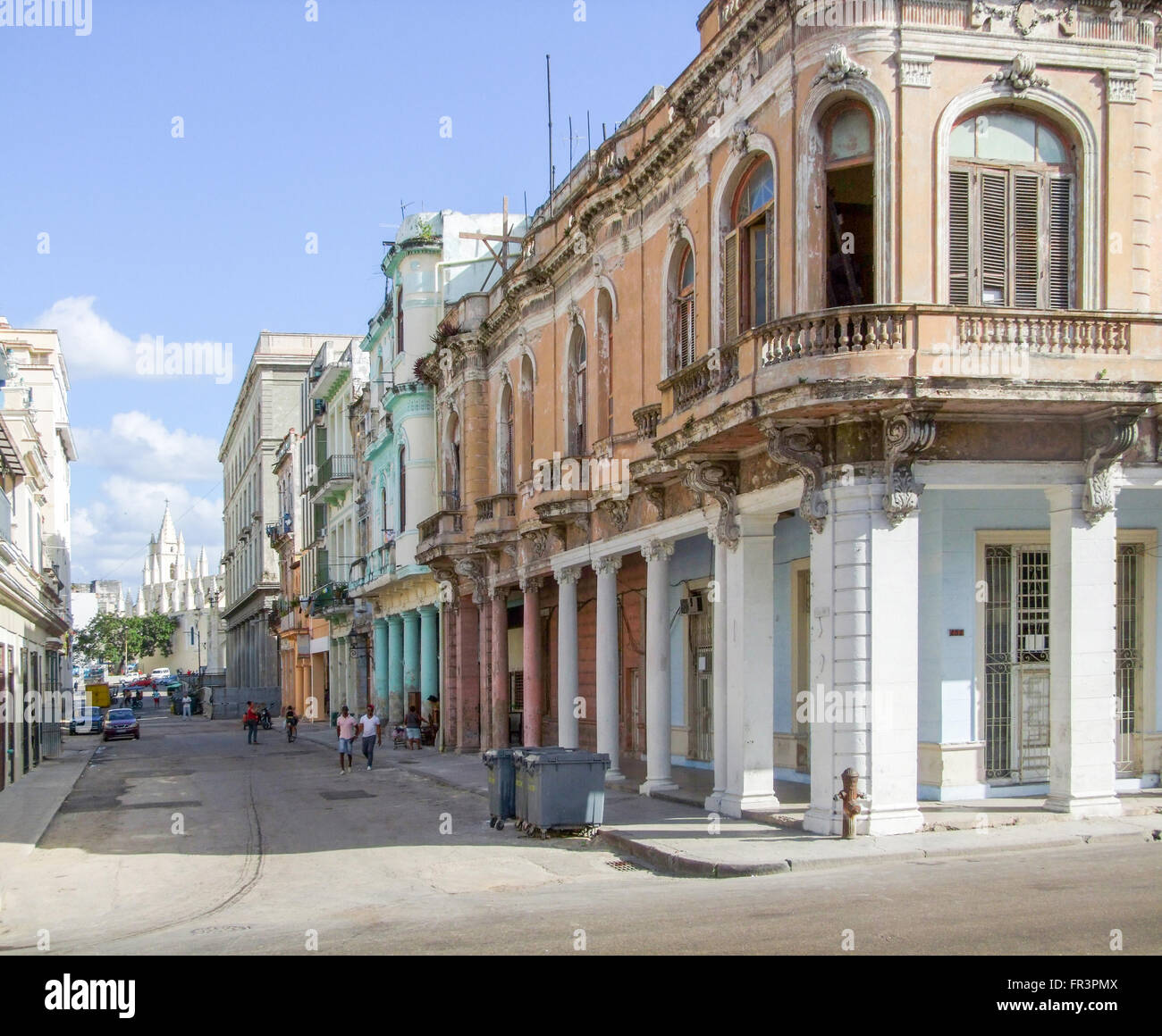 Strada urbana paesaggio visto a l'Avana, la città capitale di Cuba Foto Stock