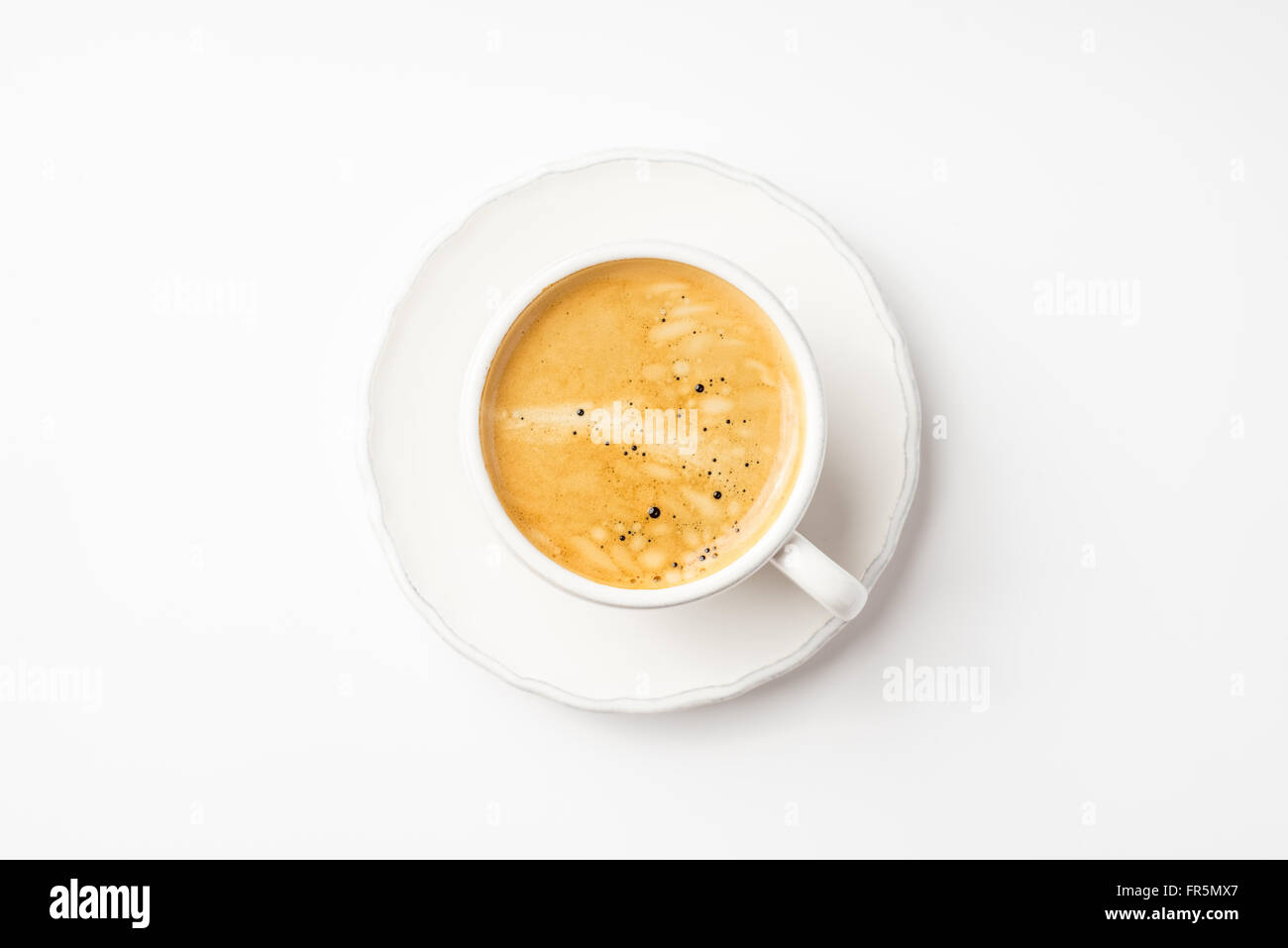 Caffè in tazza di ceramica su un bianco tavolo orizzontale Foto Stock