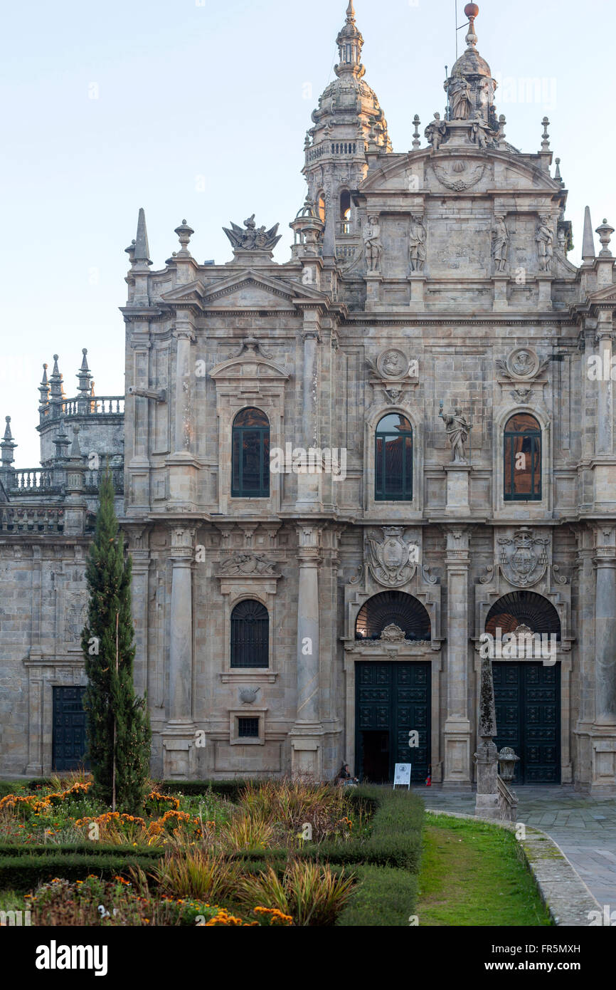 La facciata della Azabachería, Catedral, Plaza Inmaculada. Noto anche come 'Puerta del Paraiso',Porta del Paradiso. Santiago de Compostela. Foto Stock
