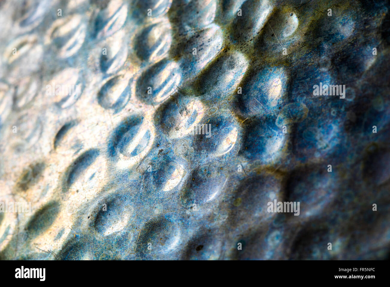 Metallo di sfondo blu honeycomb metallici orizzontali Foto Stock