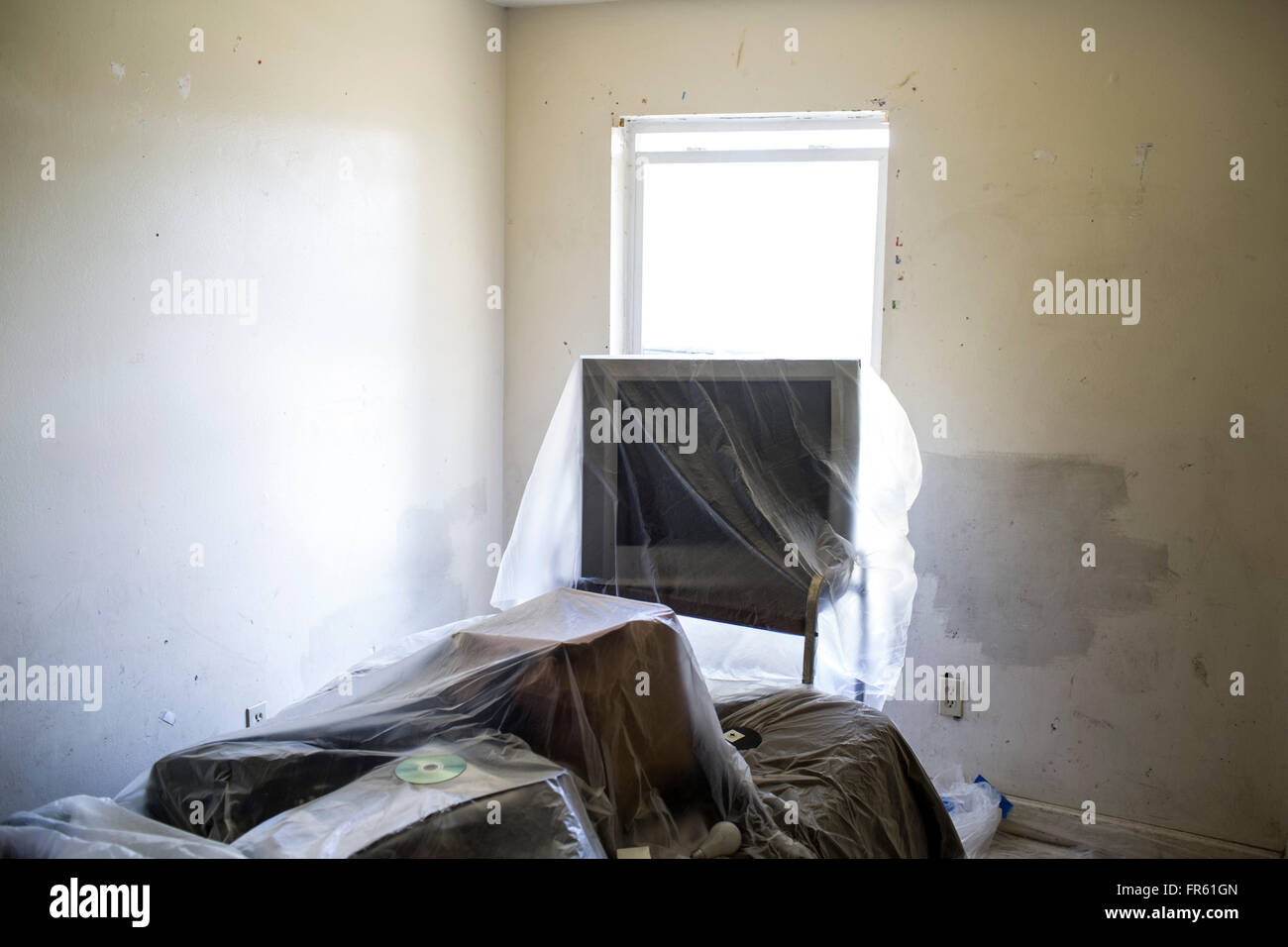 Memphis, TN, Stati Uniti d'America. 30 apr, 2015. Un vuoto intavolato un appartamento che è stato riparato è visibile dopo 24 famiglie sono state spostate fuori del Warren appartamenti dopo il codice della città i funzionari di polizia ritenuti gli appartamenti inabitabili. © (Brad VestThe AppealThe commerciale appello commerciale/ZUMA filo/Alamy Live News Foto Stock