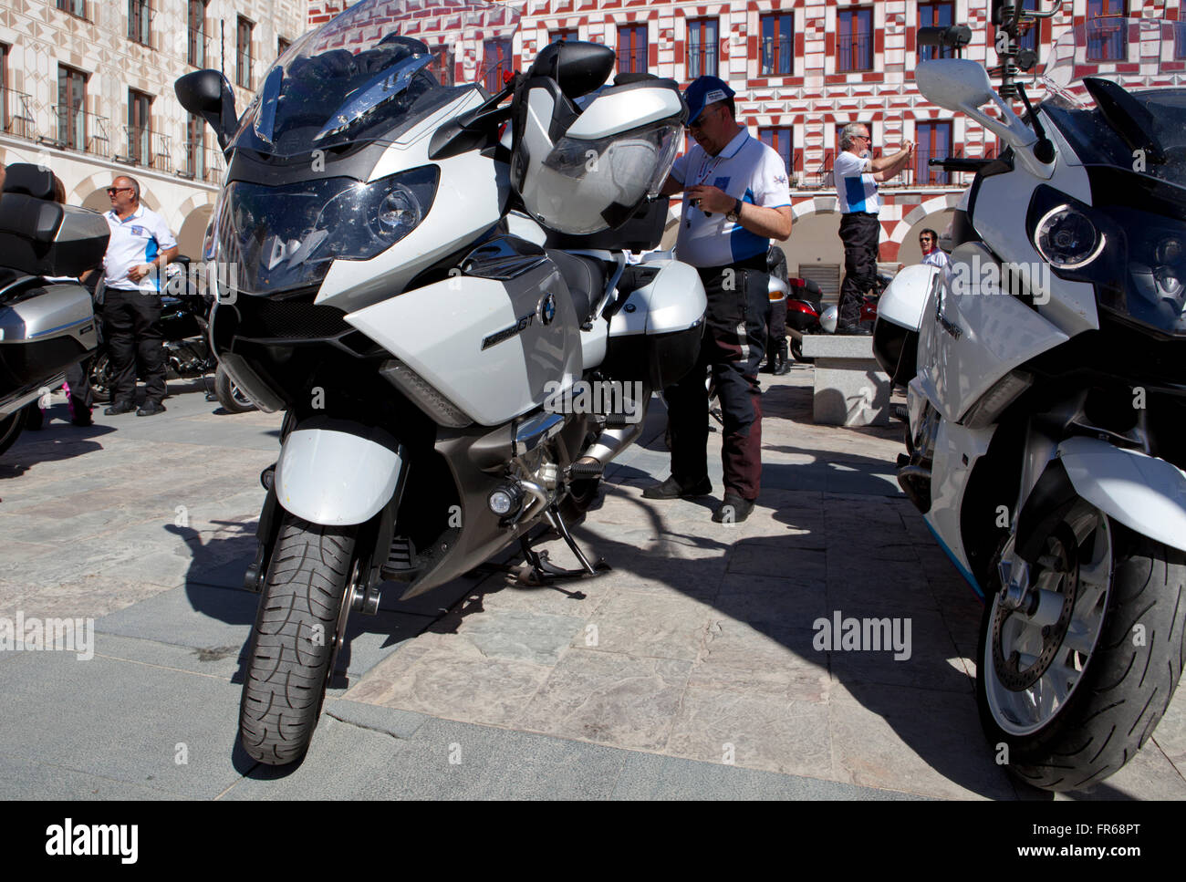 BADAJOZ, Spagna - 16 Maggio 2015: Riunione dei proprietari di motociclette di BMW K 1600 modello di bicicletta visitando a Plaza Alta a Badajoz, 16 maggio 20 Foto Stock