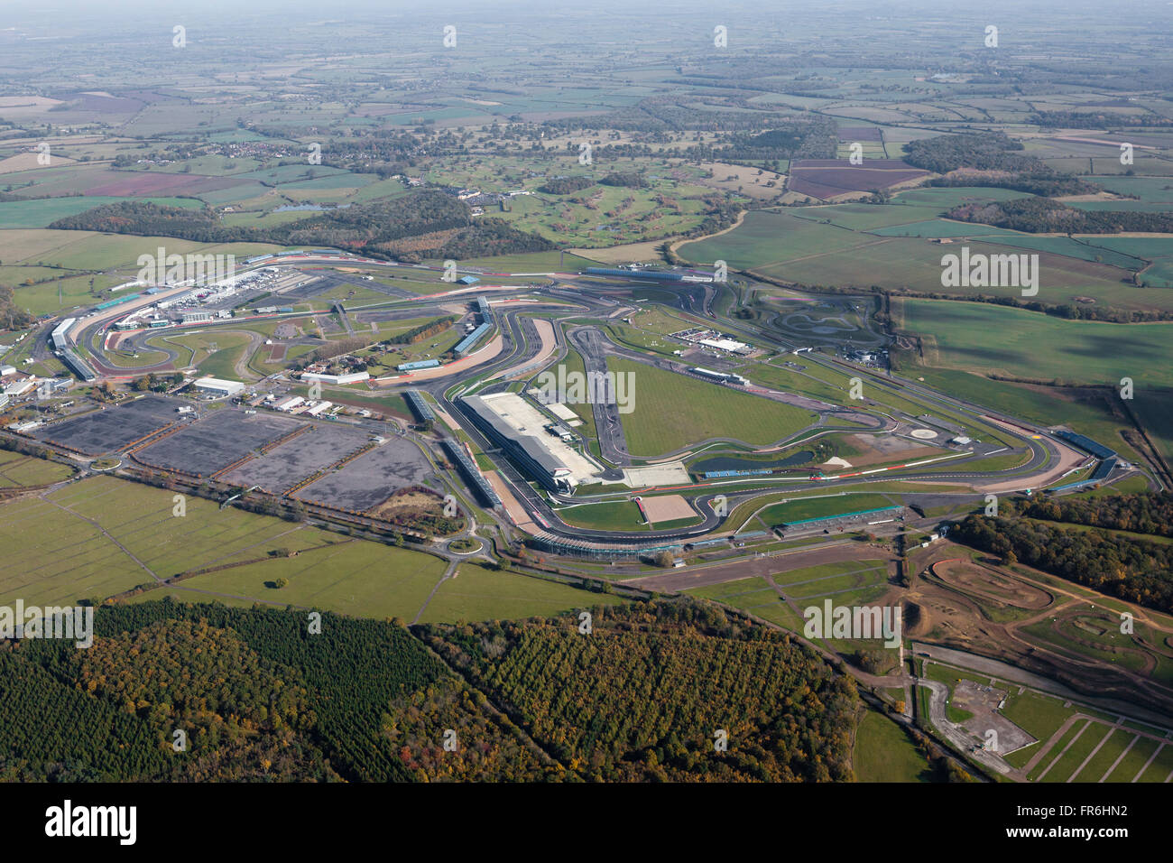 Il Silverstone pista auto usata per la formula uno f1 nel Regno Unito dall'aria. Foto Stock