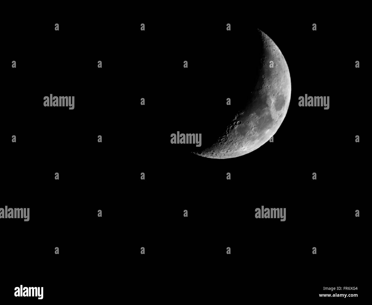 La luna in argento isolato sul nero. Foto Stock