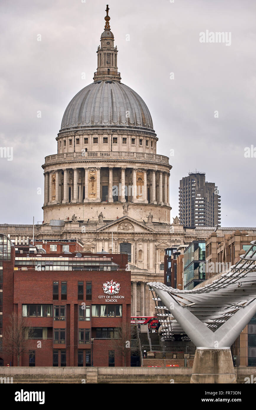La Cattedrale di St Paul, Londra, è una chiesa di Inghilterra cattedrale, la sede del vescovo di Londra Foto Stock