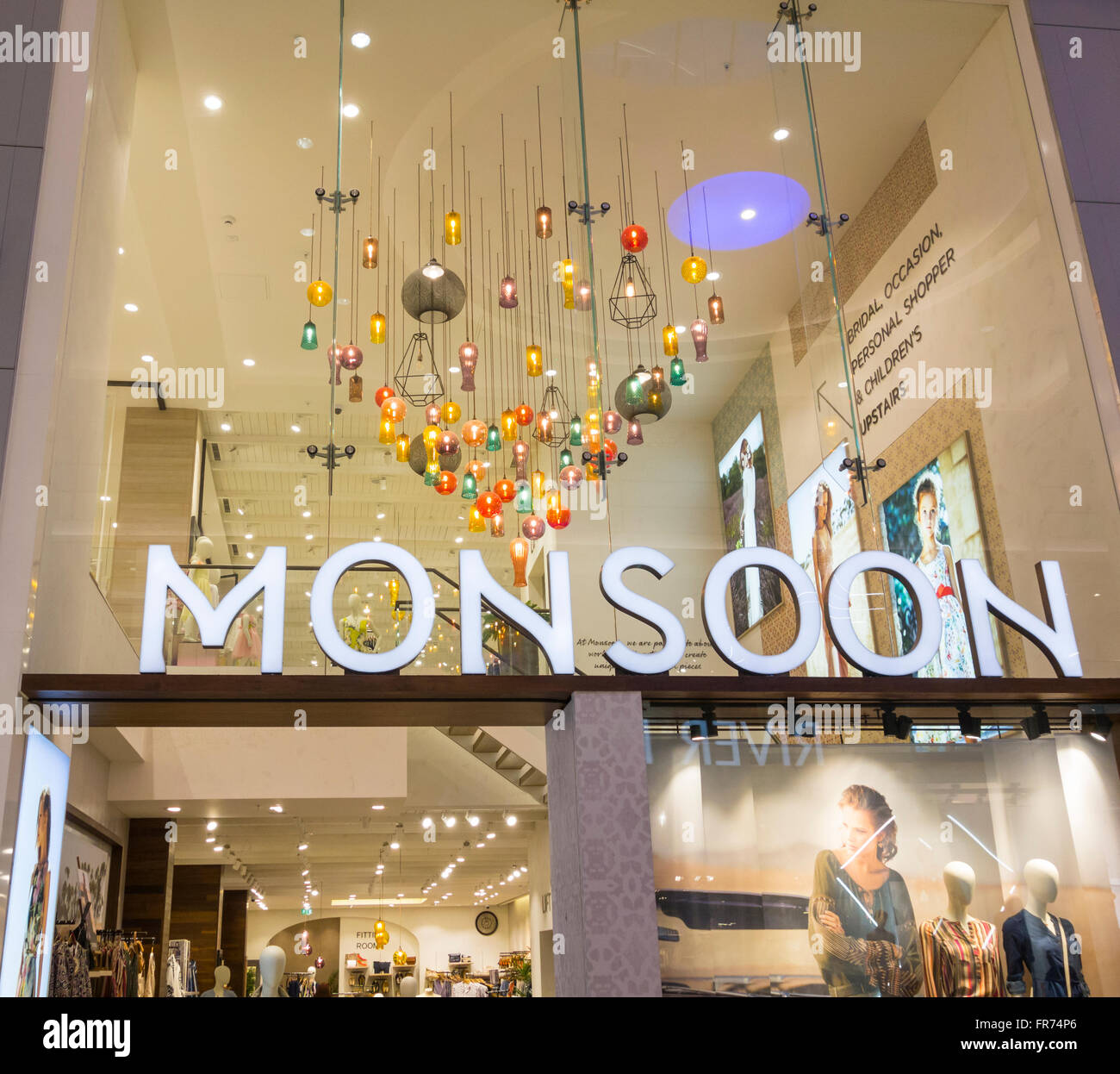 Monsoon negozio di abbigliamento nel centro commerciale Eldon Square, Newcastle upon Tyne, Inghilterra. Regno Unito Foto Stock