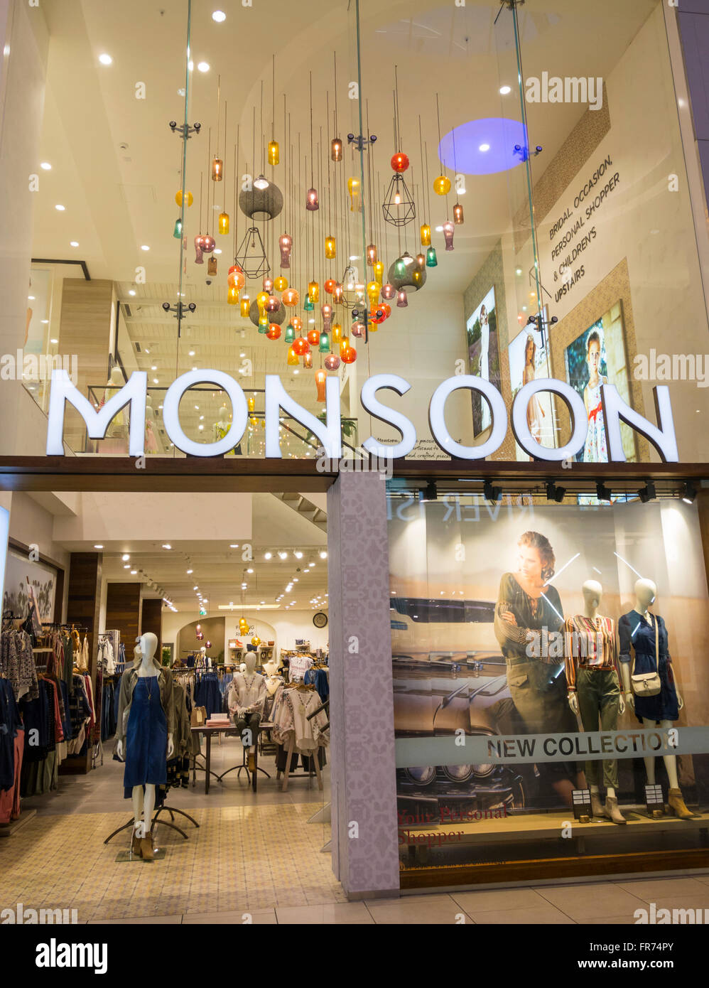 Monsoon negozio di abbigliamento nel centro commerciale Eldon Square, Newcastle upon Tyne, Inghilterra. Regno Unito Foto Stock