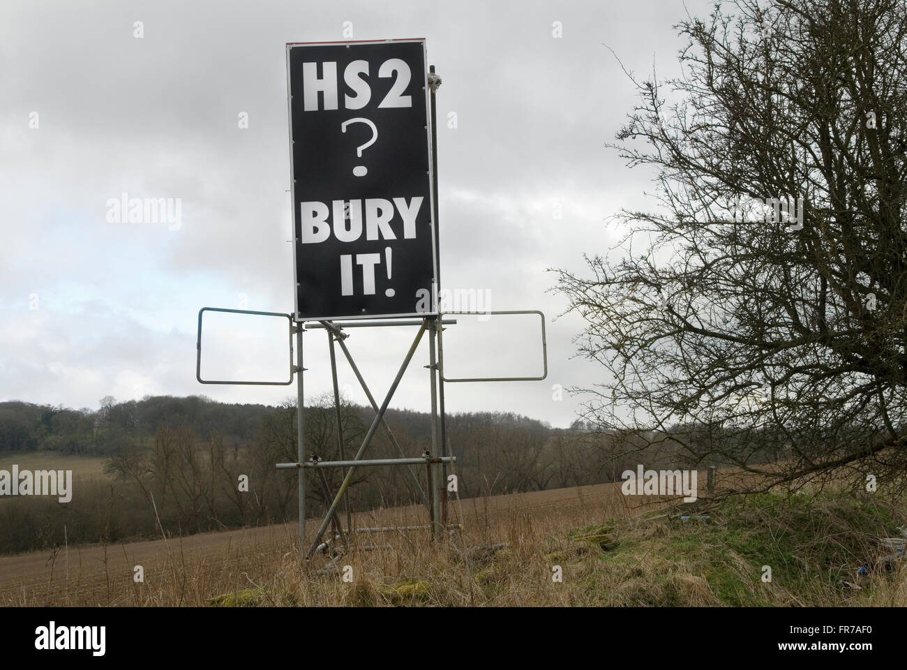 Insegna di protesta HS2 Chiltern Hills Buckinghamshire Inghilterra anni 2016 2010 UK HOMER SYKES Foto Stock