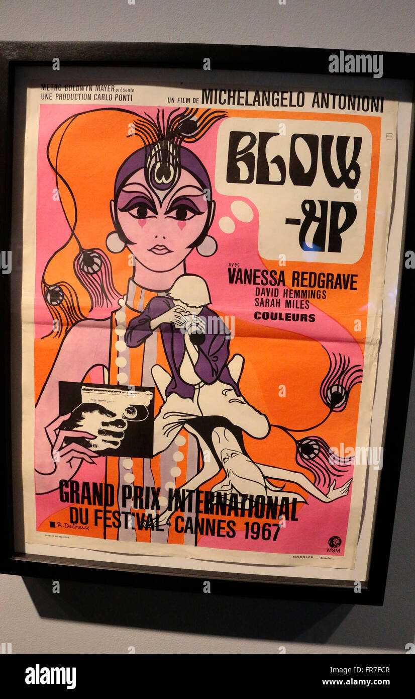 Ein historisches Filmplakat des Spielfilms "blow-up' von Michelangelo Antonioni, Berlino. Foto Stock