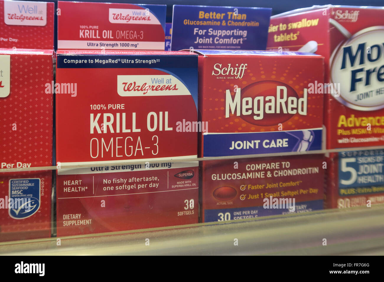 Olio di krill e supplementi MegaRed,Duane Reade da Walgreens farmacia, NYC, STATI UNITI D'AMERICA Foto Stock