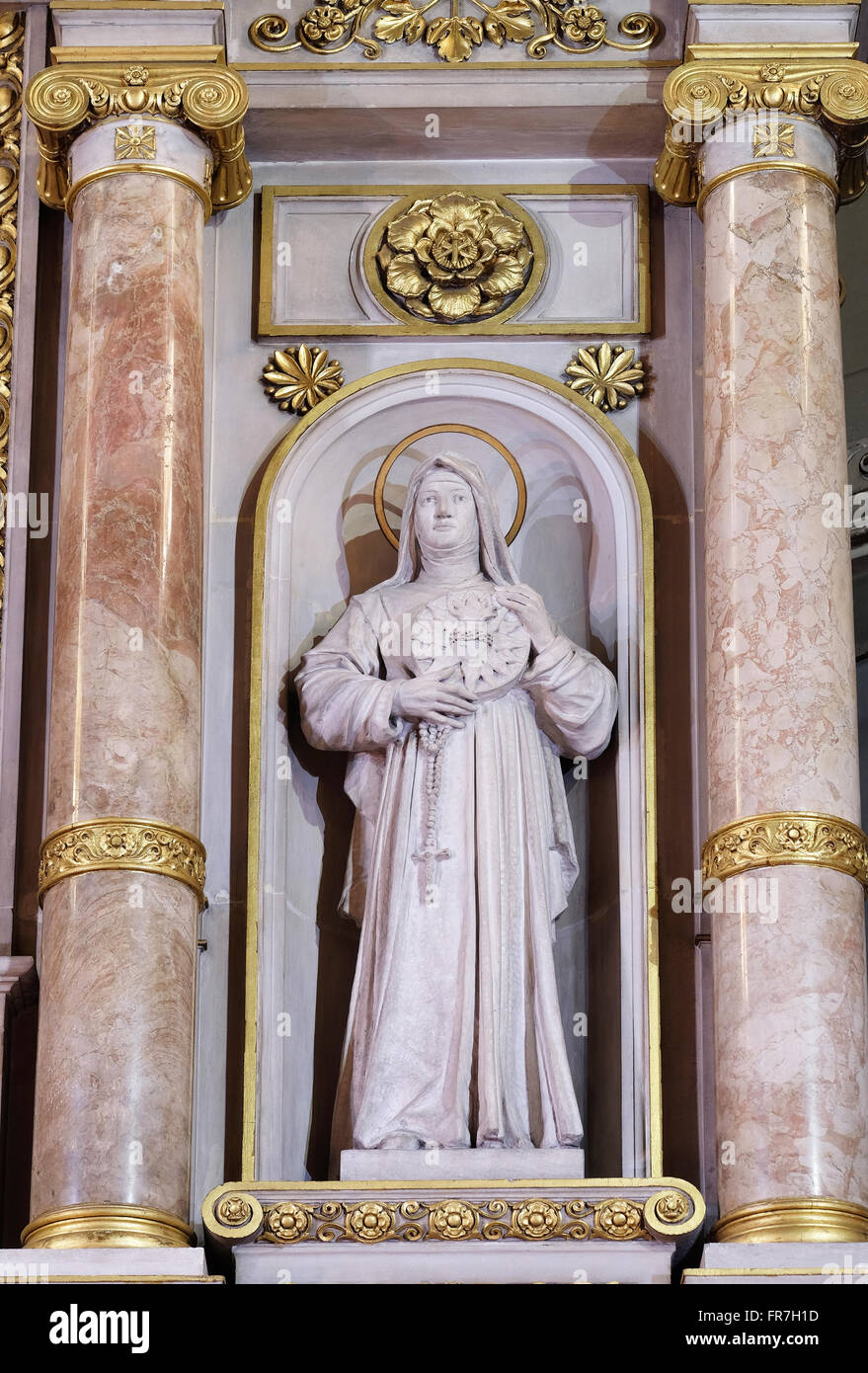 Santa Margherita statua sull altare principale nella Basilica del Sacro Cuore di Gesù a Zagabria in Croazia il 14 settembre, 2015 Foto Stock