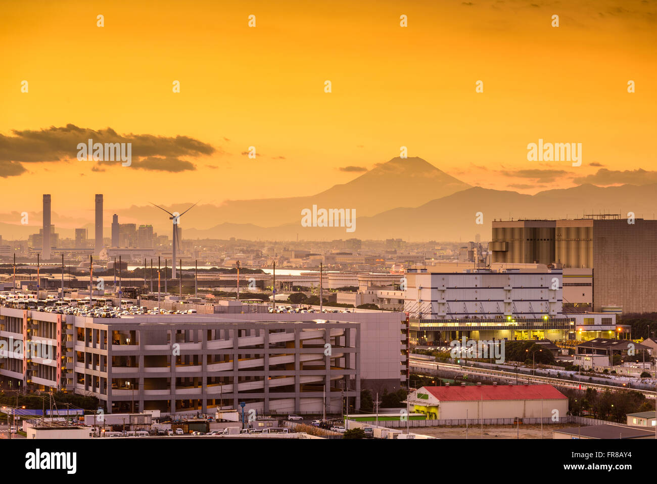 Kawasaki, Giappone fabbriche e Mt. Fuji. Foto Stock