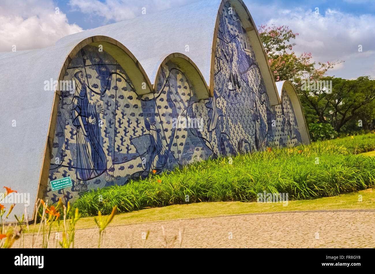 BH, Brasile - 23 dicembre - Chiesa di Sao Francisco de Assis in Belo Horizonte, progettato dall architetto brasiliano Oscar Niemeyer Foto Stock
