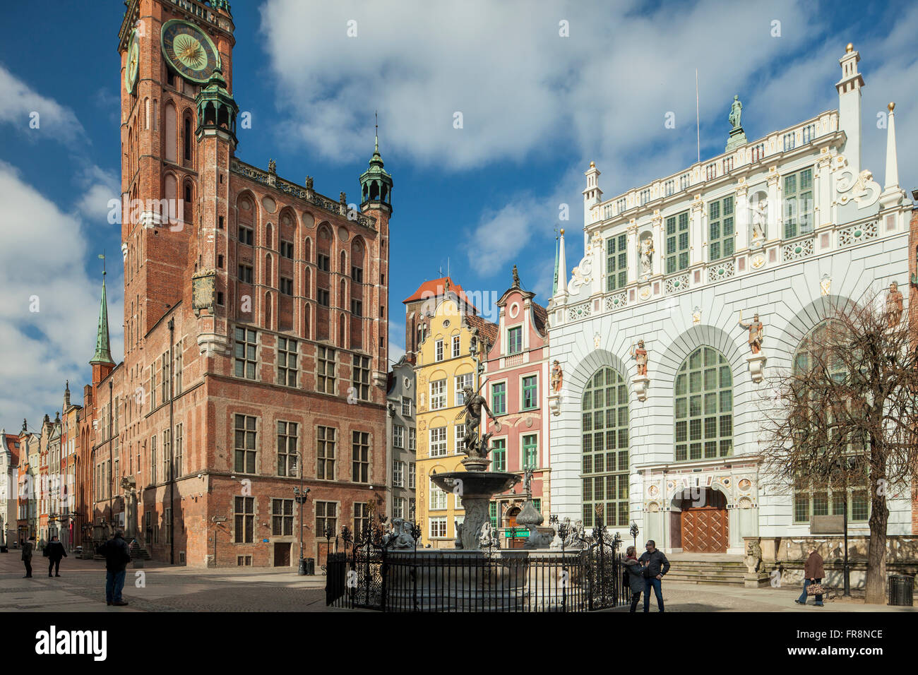 Dlugi Targ (Mercato Lungo ) in Gdansk città vecchia, Polonia. Il municipio storico in background. Foto Stock