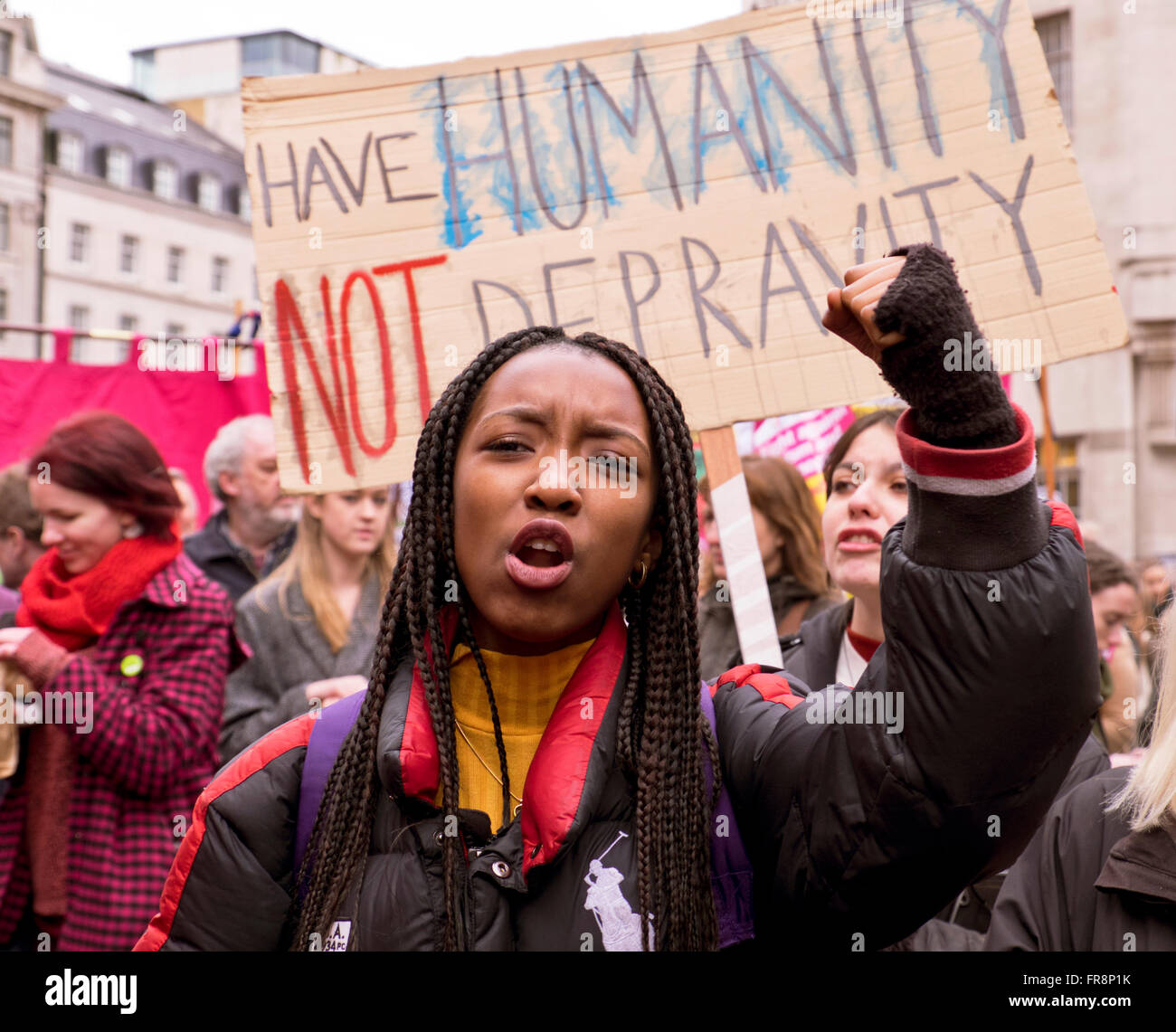 Stand up al razzismo marzo accogliendo i rifugiati e per protestare contro l'islamofobia & pregiudizi razziali Londra 2016 Foto Stock