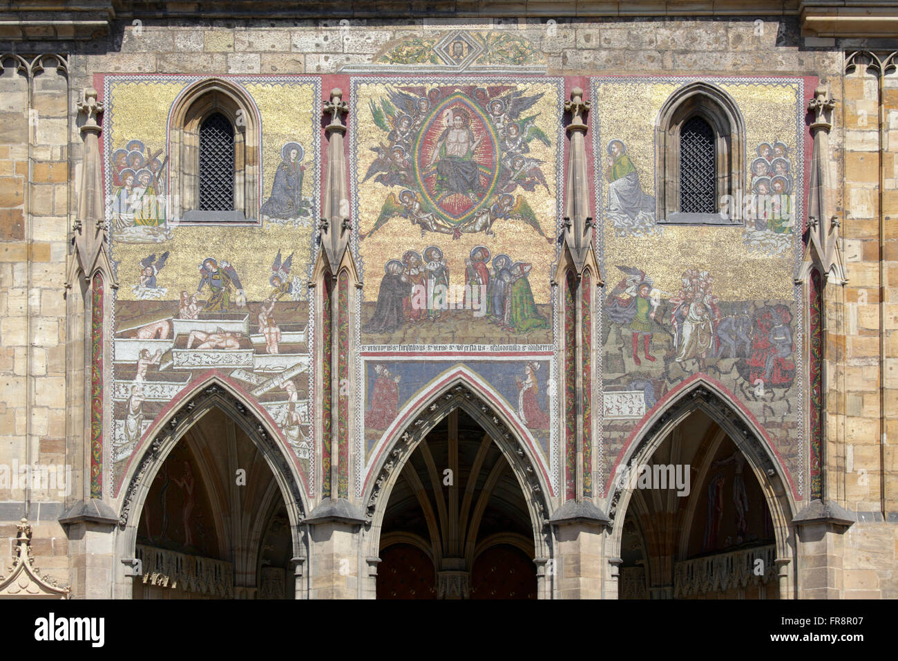 Ultima sentenza mosaici su Golden Gate per la cattedrale di San Vito, Praga, Repubblica Ceca Foto Stock