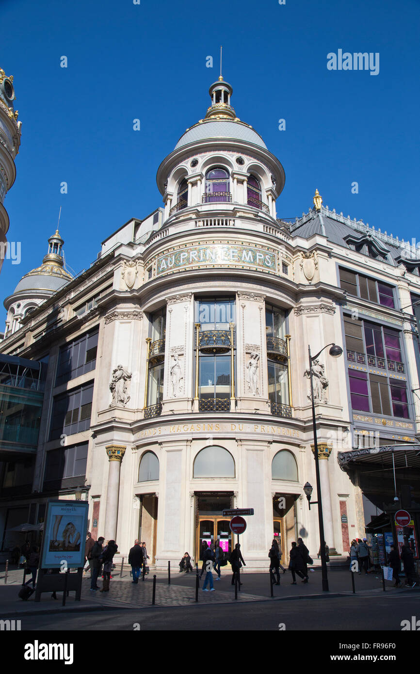 Esterno di Au Printemps department store di Parigi Francia in inverno Foto Stock