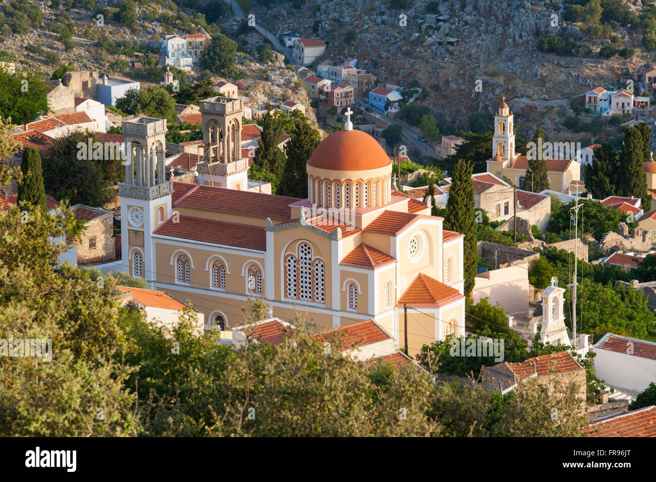 Horio, Symi, Egeo Meridionale, Grecia. Chiesa greco ortodossa nella parte superiore del villaggio. Foto Stock