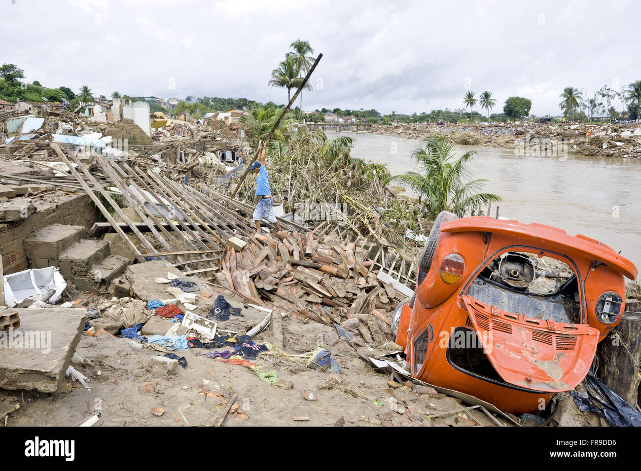 Le macerie delle case distrutte dalle inondazioni del fiume Mundau Foto Stock