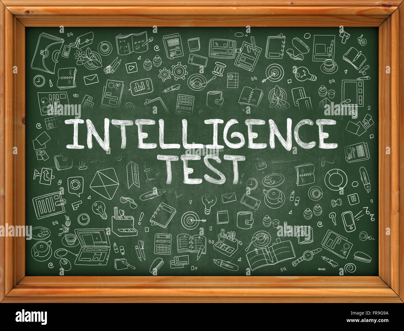 Disegnato a mano prova di intelligence sulla lavagna verde. Foto Stock