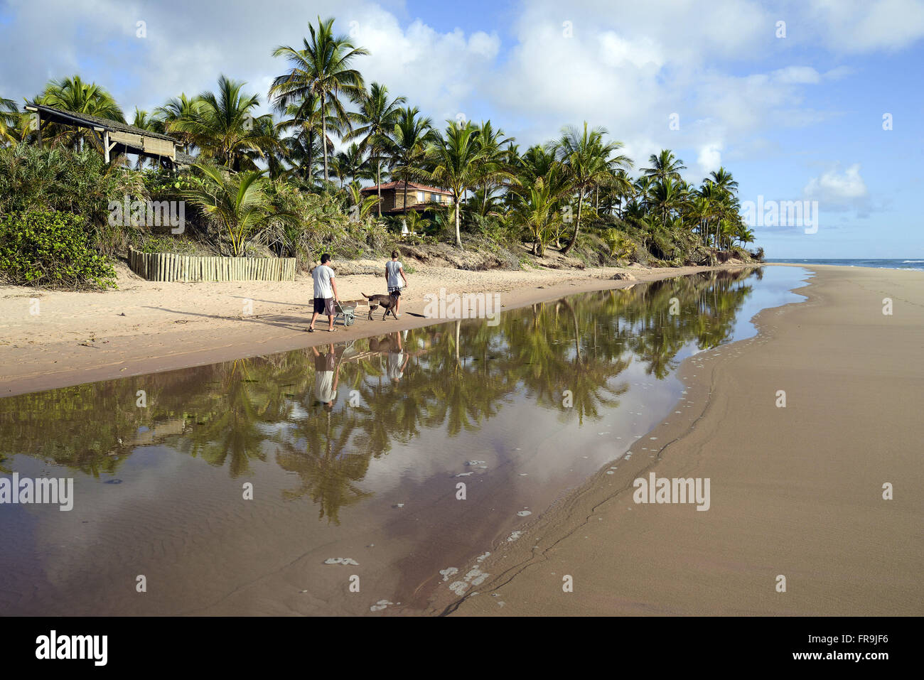 La gente camminare sulla spiaggia Algodoes - Penisola di Marau Foto Stock