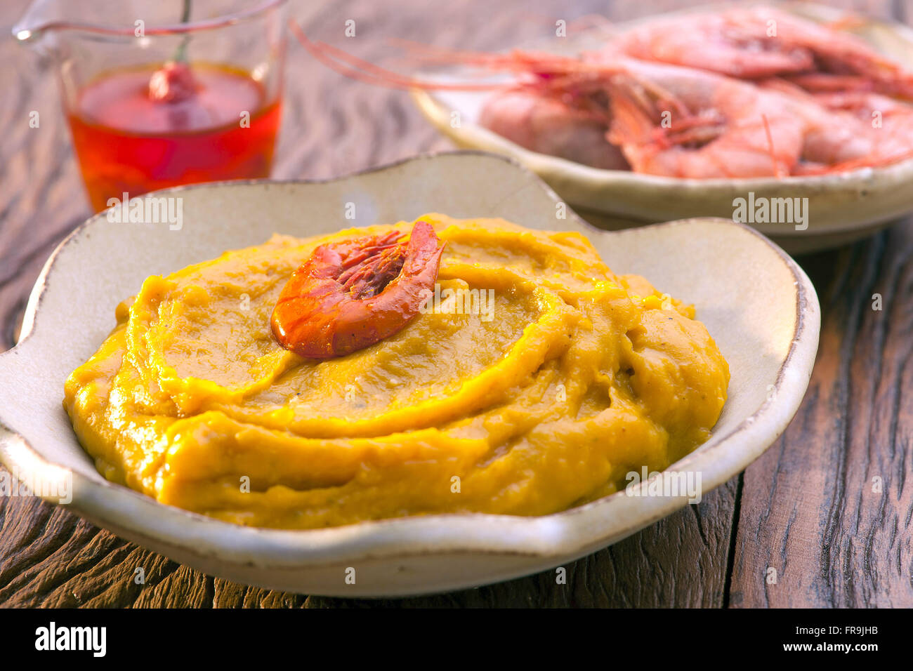 Vatapa piastra e la piastra inferiore di gamberi secchi e pot con olio di palma e il pepe dito mocha Foto Stock