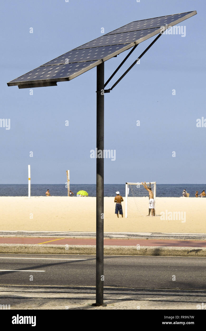 Energia solare di bordo sul marciapiede di Avenida Atlantica - Spiaggia di Copacabana Foto Stock