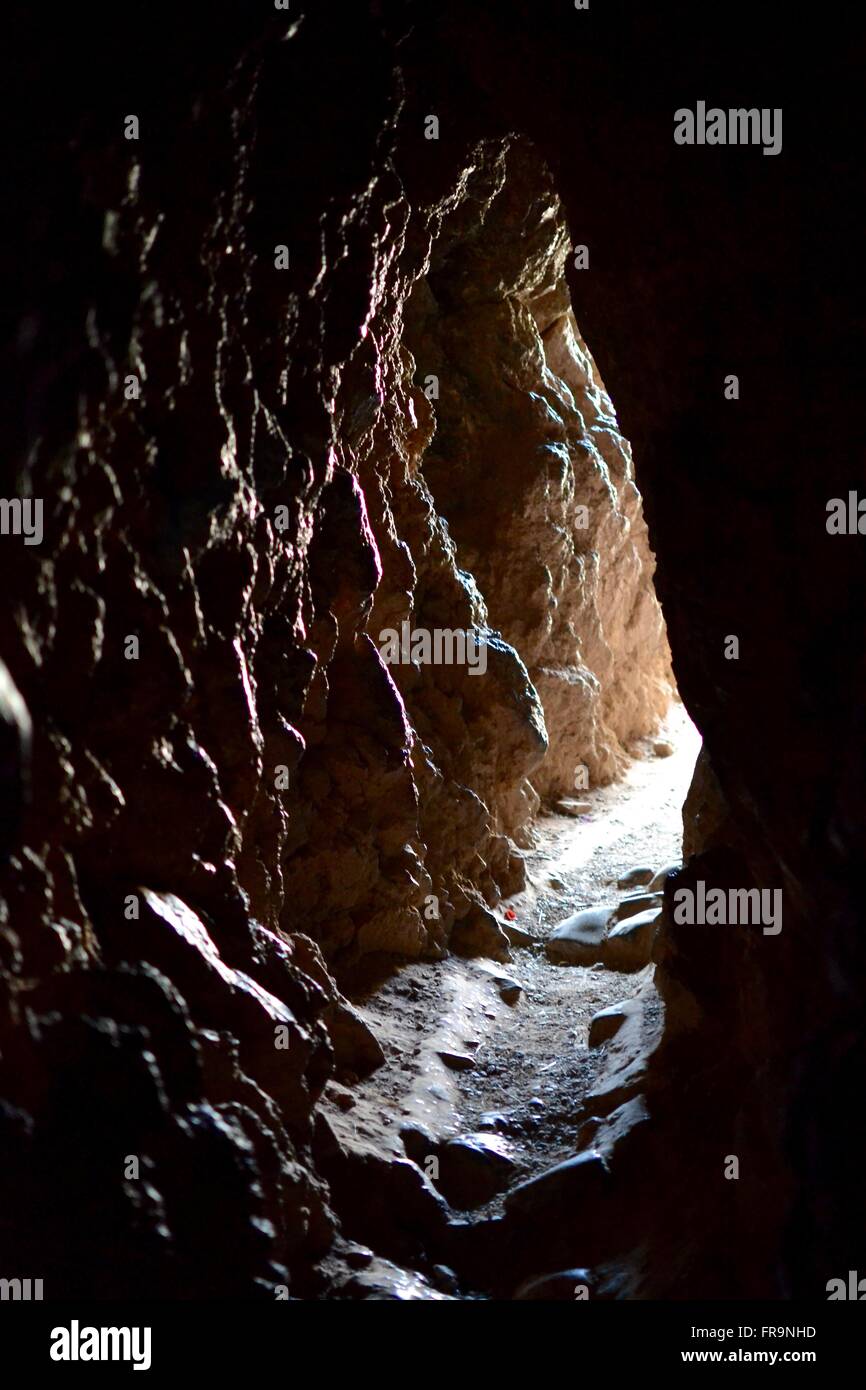 In una caverna nel Sacsayhuaman, Perù Foto Stock
