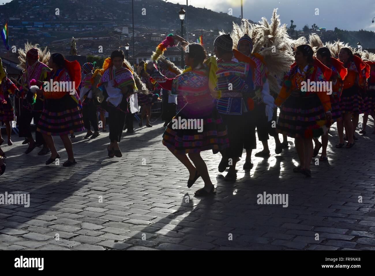 Ballerini in costume in Cusco Foto Stock