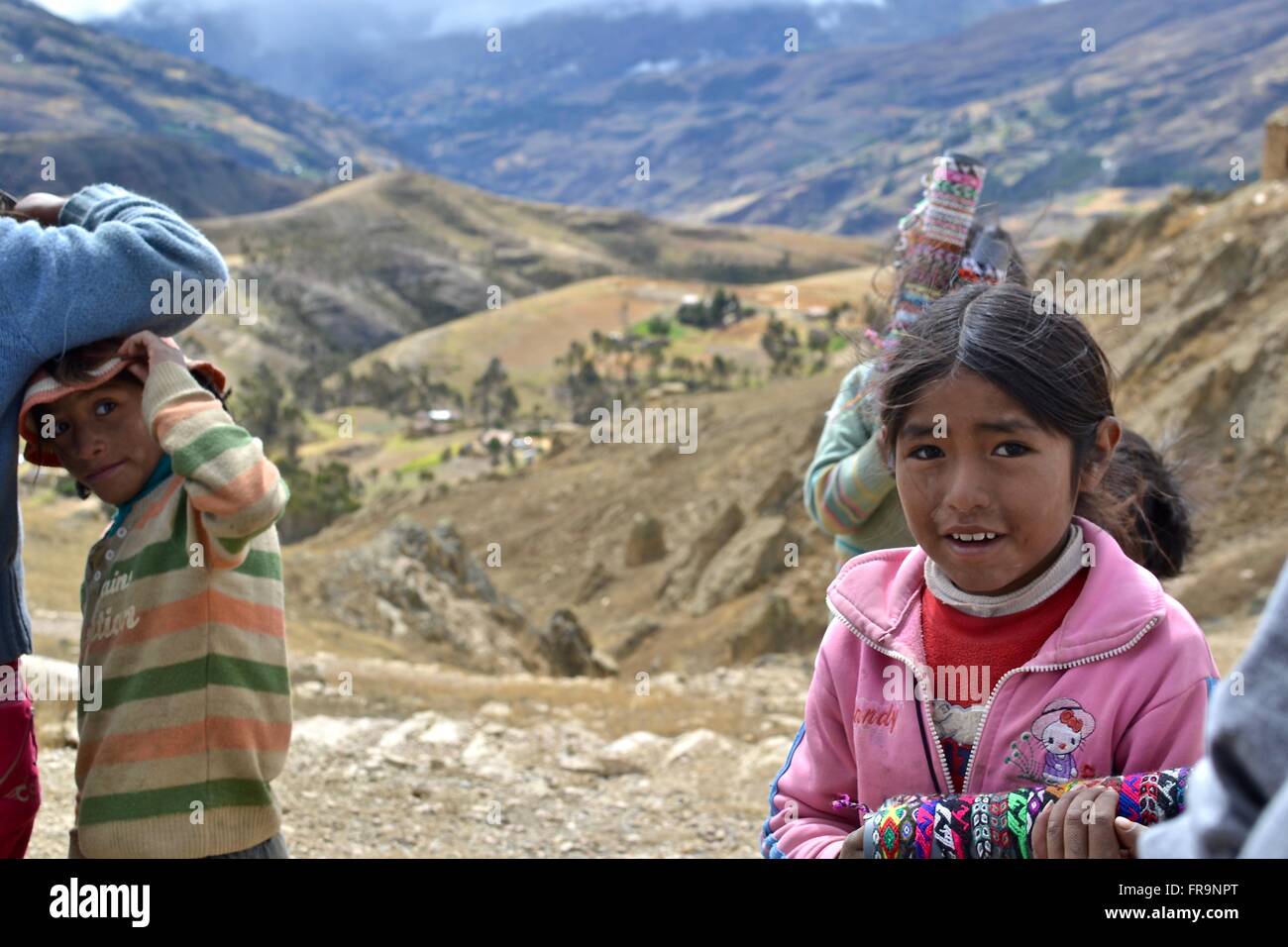 I bambini in campagna peruviana Foto Stock