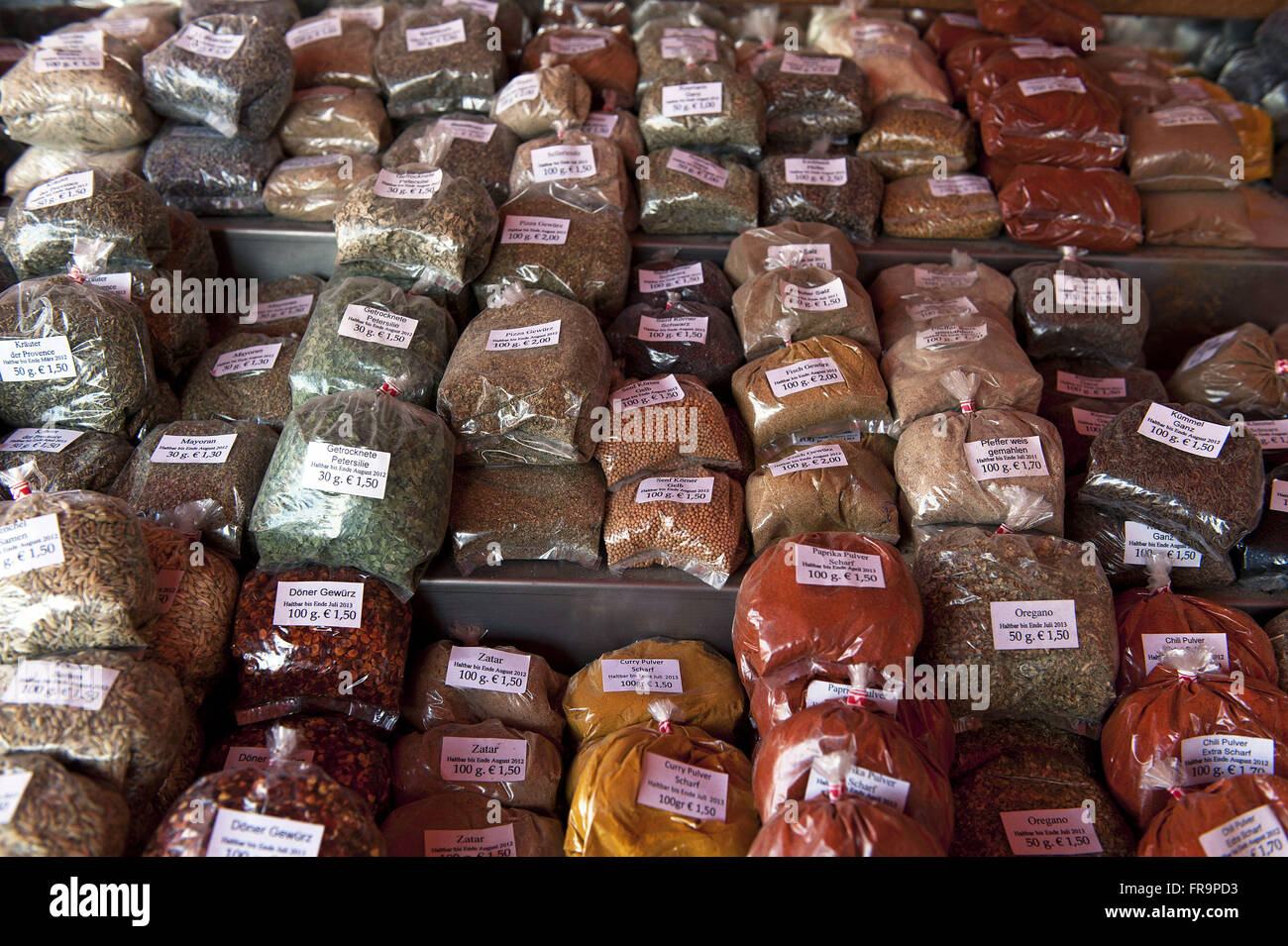 Stallo libero di condimenti il venerdì il Naschmarkt di Vienna - Austria Foto Stock