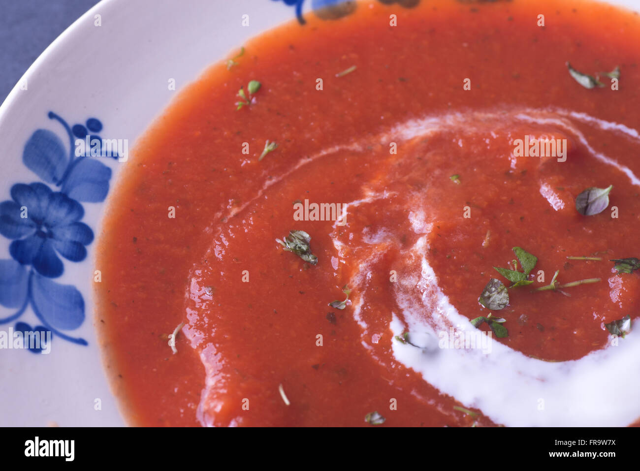 Primo piano alla piastra di zuppa di pomodoro Foto Stock