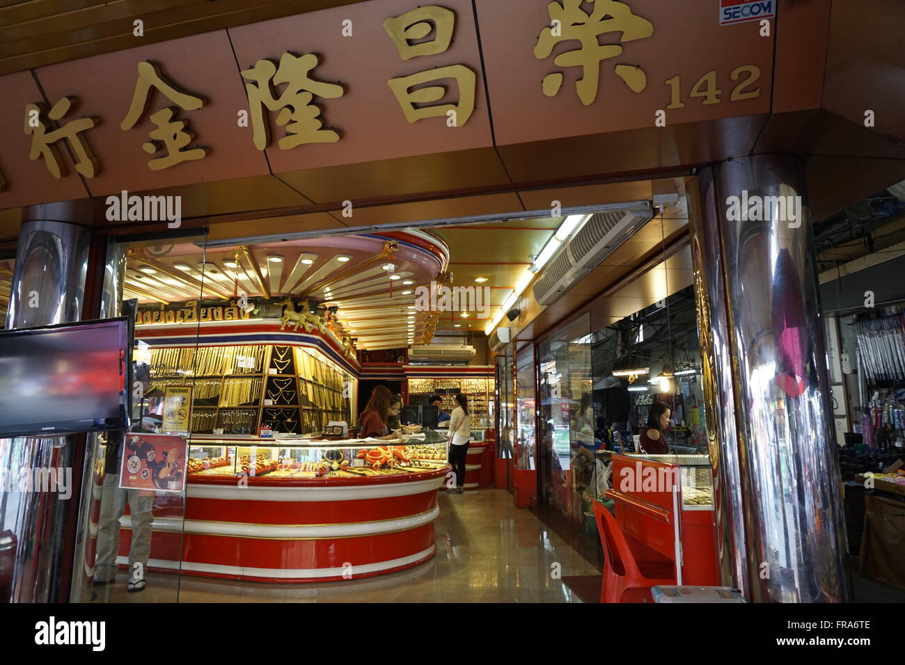 Gioielli in oro shop al mercato Warorat Chinatown, in Chiang Mai Foto Stock