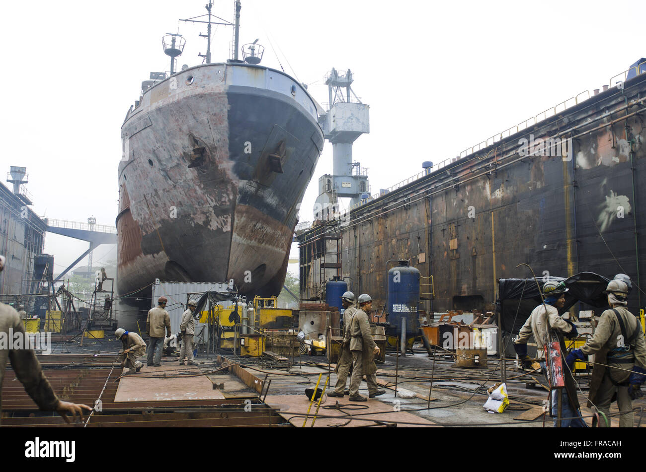Raven nave sotto lavori di restauro al pontile galleggiante Admiral alessandrina - Costruzione Enavi / Renavi Foto Stock